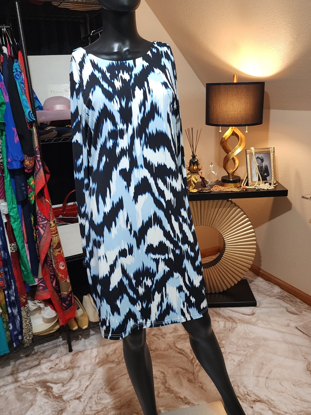 Jennifer Lopez Black & White Abstract Shift Dress